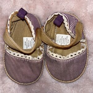 BUNDLE! Baby Shoes 👣 (2 items included)